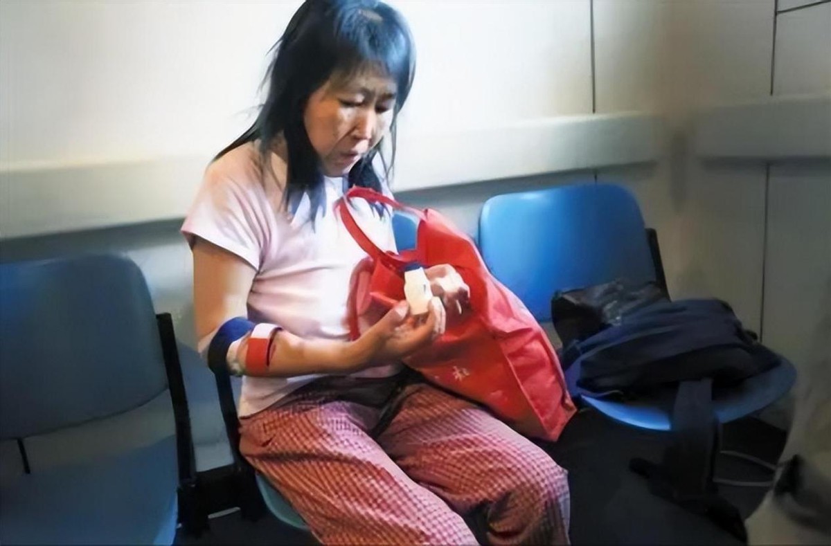 医院假章诈骗,男子刻萝卜章诈骗300亿