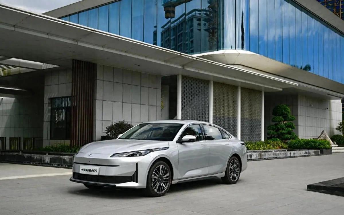 长安启源a05与秦plus冠军版对比,长安启源a07增程低配落地价