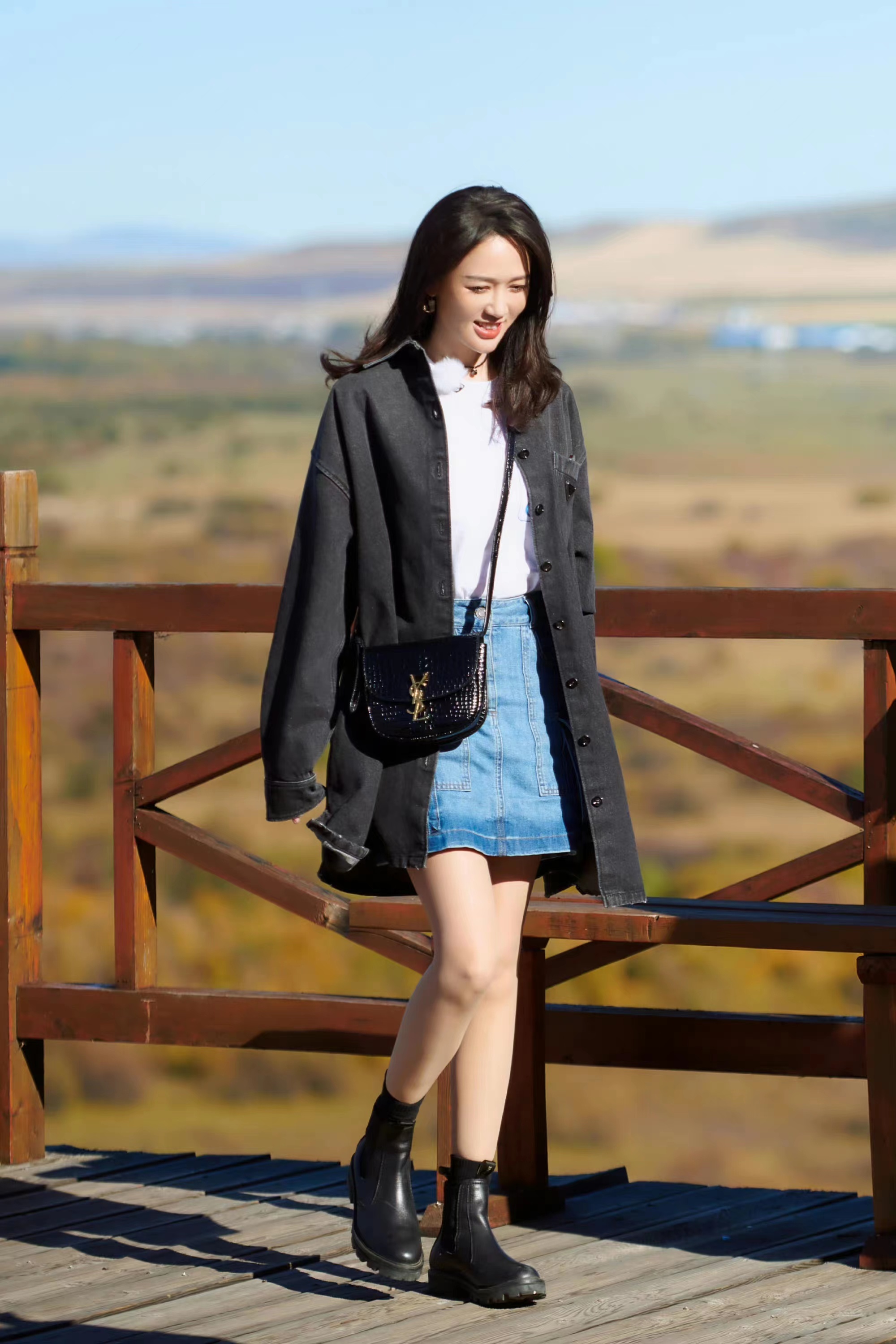 陈乔恩最近节目穿搭,陈乔恩录节目穿紧身皮衣大秀身材