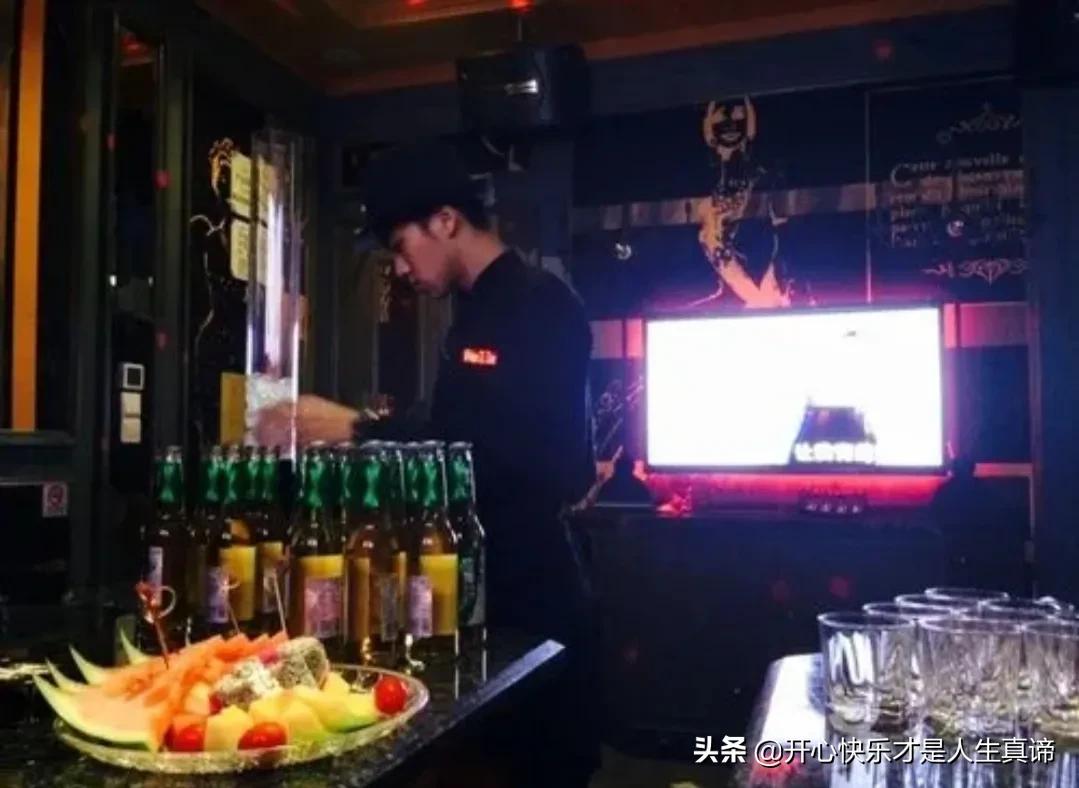 ktv一般一个月盈利收入多少钱,ktv服务业有多少钱一个月