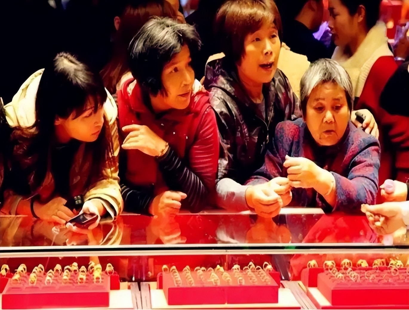 非洲人想不通，为啥我们的大金链子这么便宜，中国人却不抢购