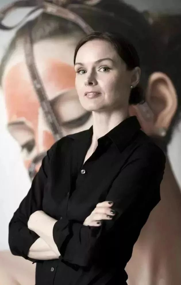 美女画家挑战冷军，画少女人体，放大10倍看细节让网友不淡定