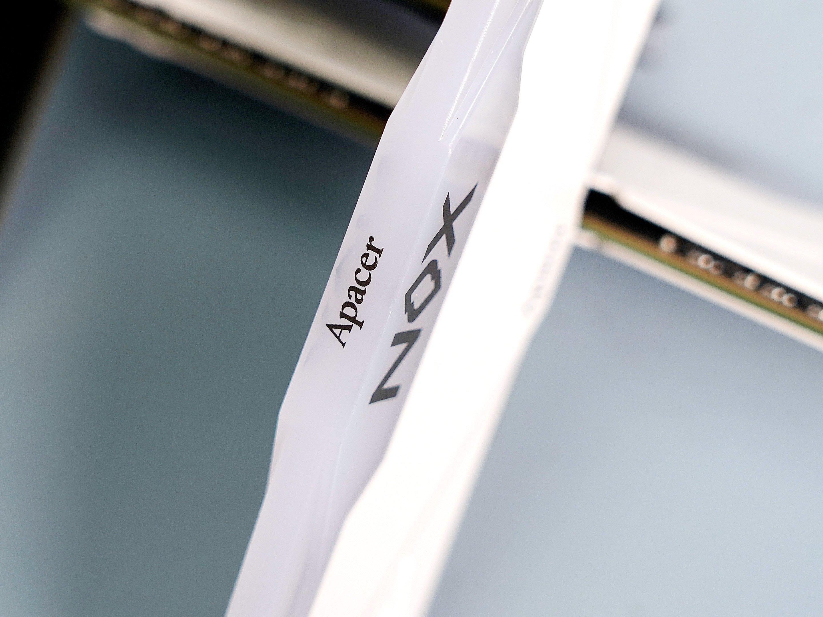 最新装机方式：背插式体验，I7+B760+RTX4070Ti攒台白白的主机