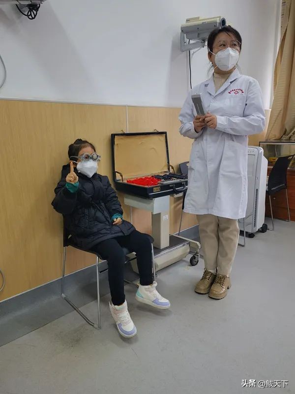 开学季眼视光学中心迎就诊高峰,东城开学季学生配镜迎高峰