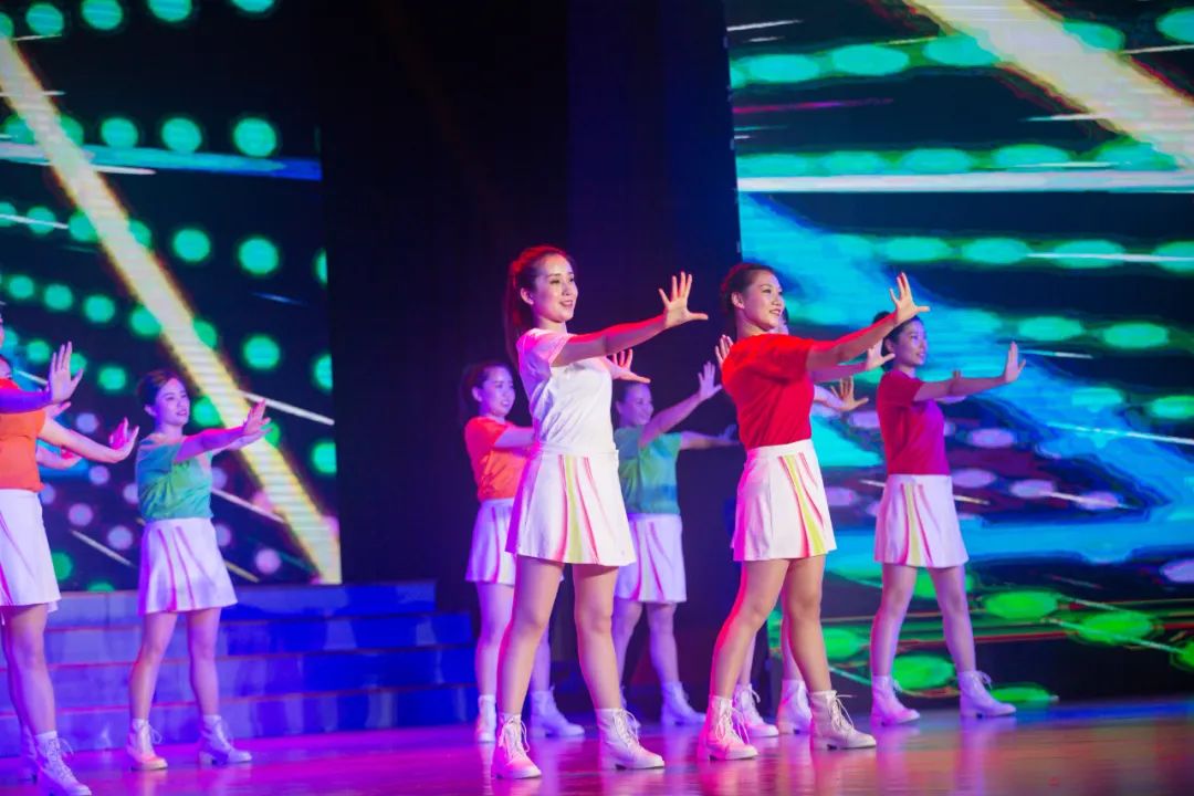 奋进新征程海化*党**旗红——山东海化集团举行庆祝中国*产党共**成立102周年职工文艺演出