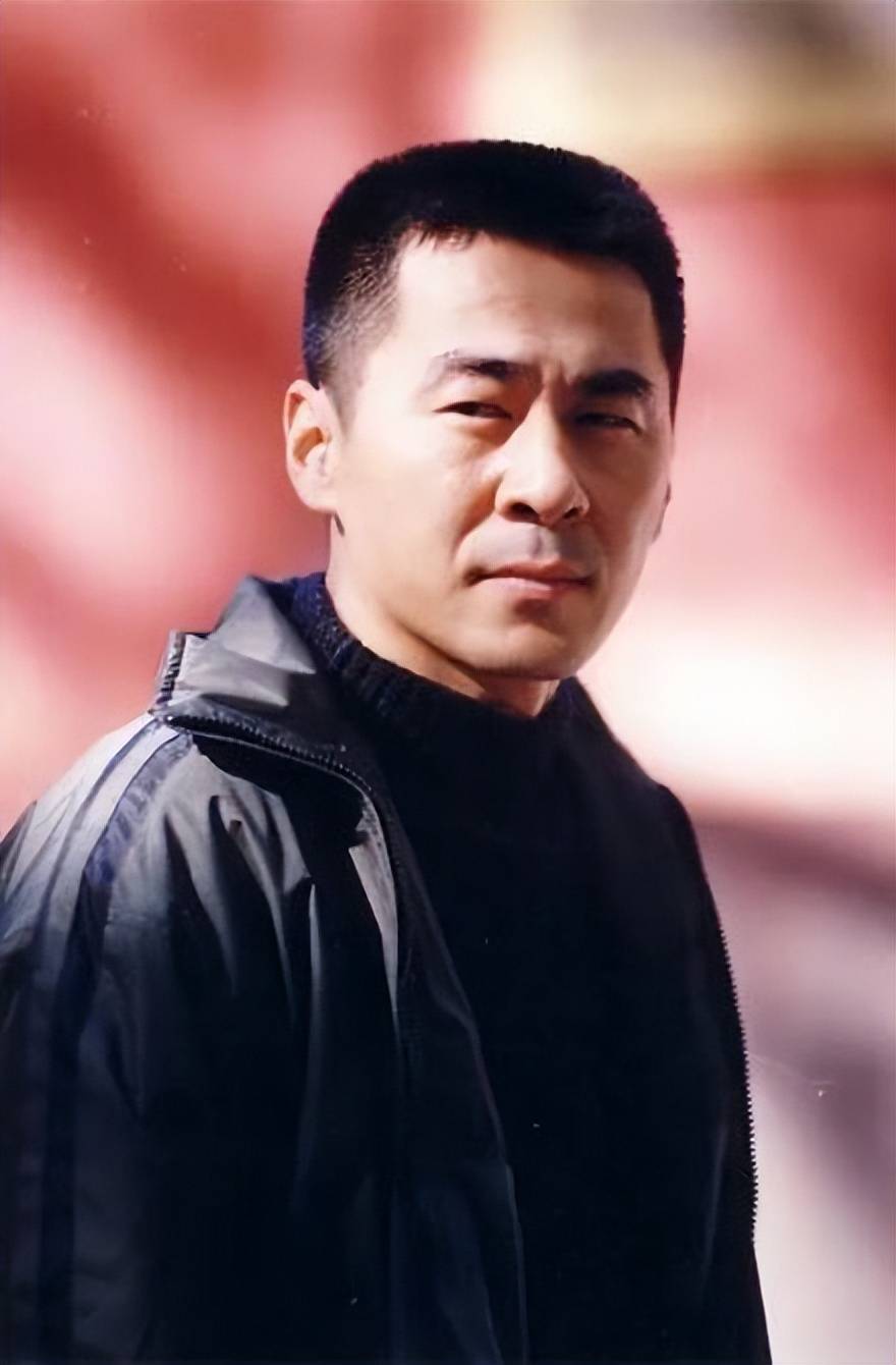 “白玉兰奖”吴越:给中风父亲安装家庭电梯,她的单身是父亲的痛