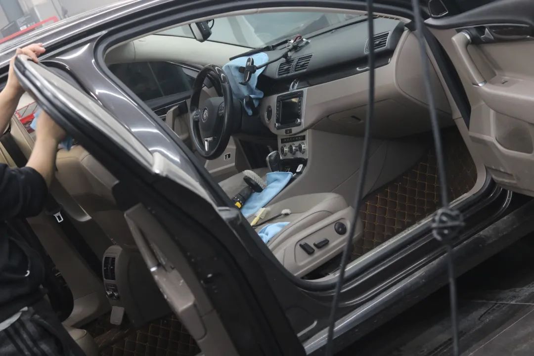 老迈腾b7换新款后新标,迈腾b7翻新哈尔滨