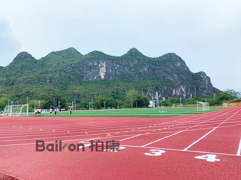 塑胶跑道为什么荧光,塑胶跑道为什么会变色