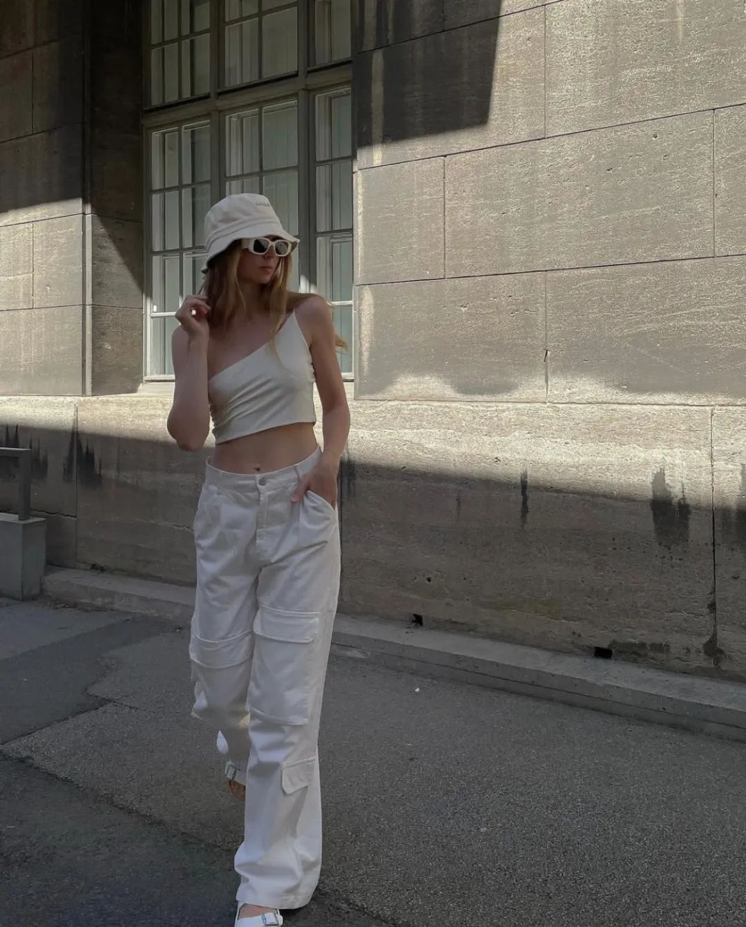 这个夏天一定要穿小吊带,夏天就是要穿上好看的小吊带