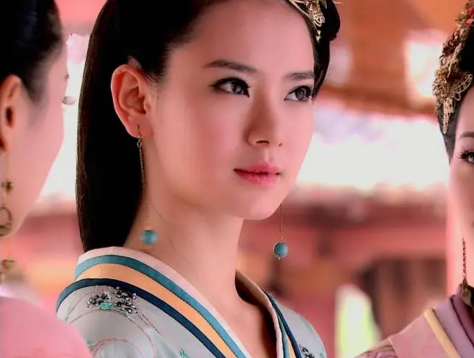 10位颜值巅峰的女星今昔对比,十位素颜女星前后对比