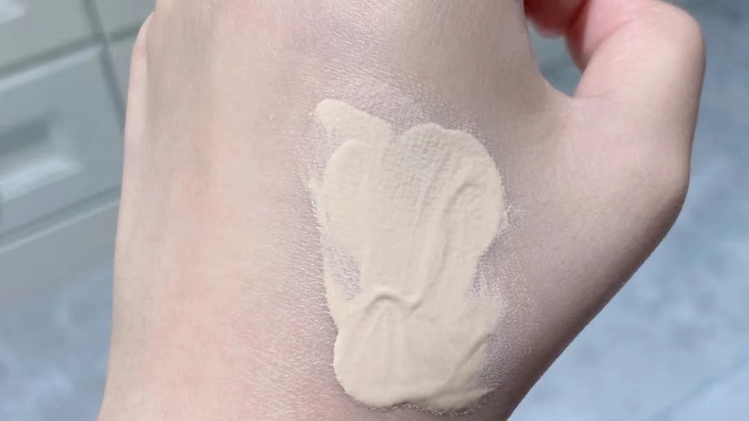 油皮粉底液推荐平价持久控油秋冬,粉底液干皮推荐妈妈款