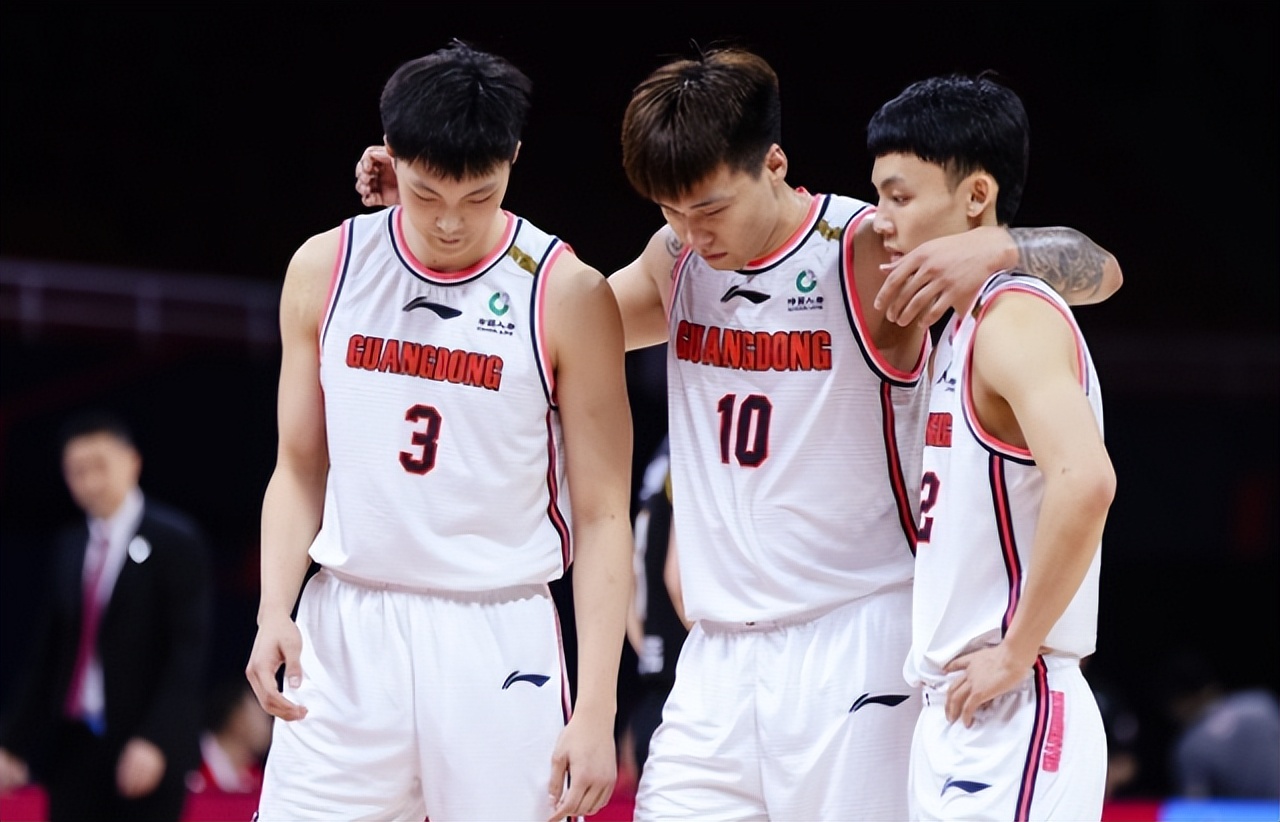 广东男篮12年来首次止步半决赛,广东终结广厦集锦