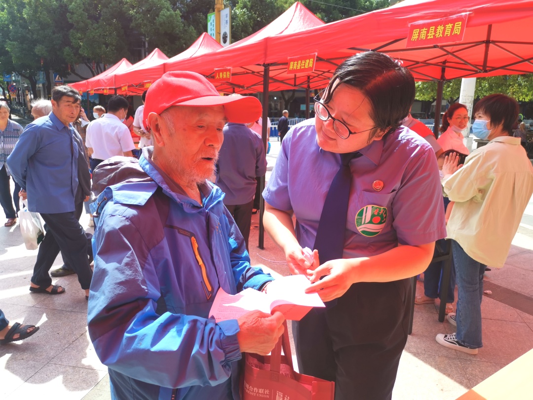 防范非法集资宣传月工作简报,防范非法集资守住钱袋子宣传