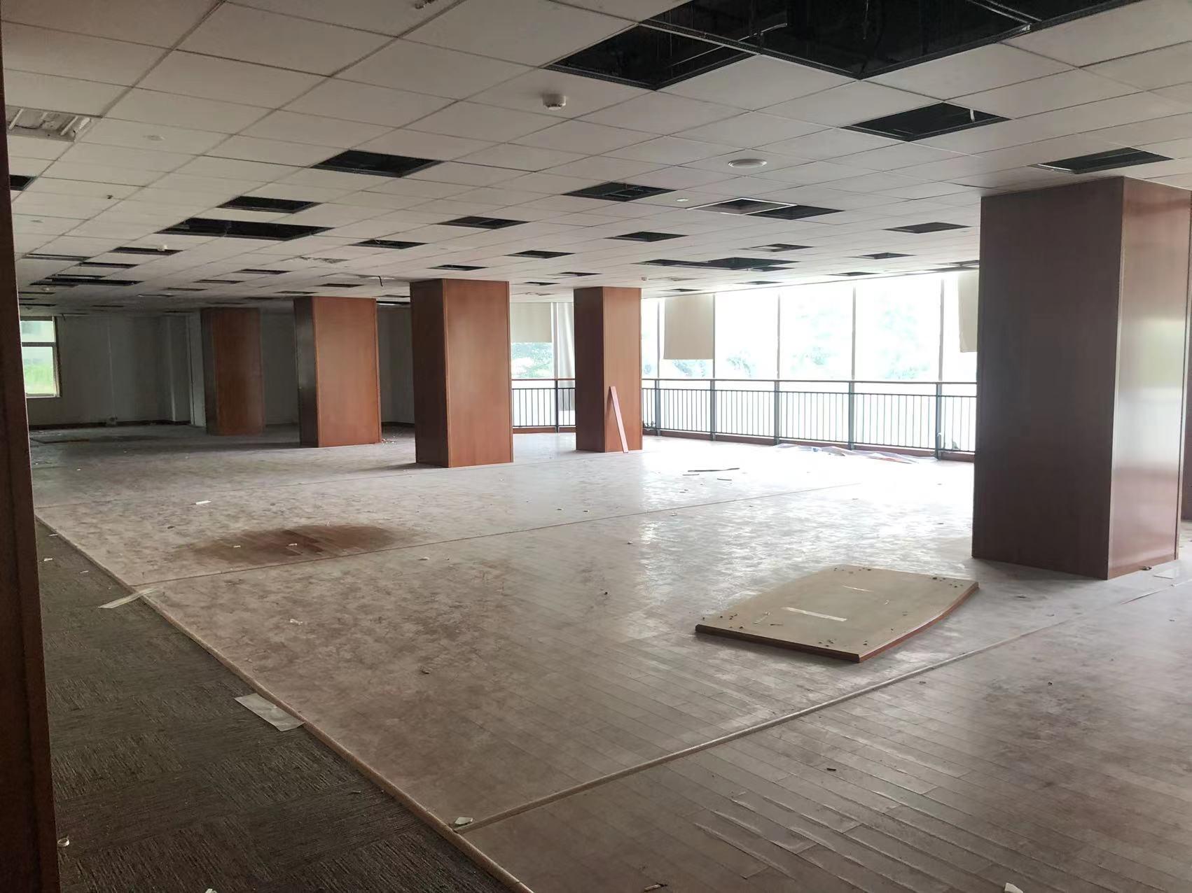 越众甲级大厦5号线双地铁口零距离包租