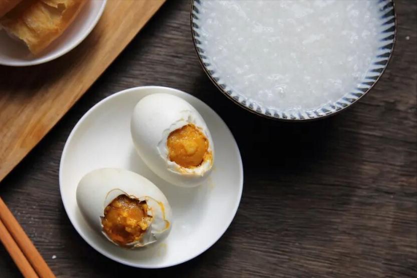 怎么用泥土腌咸鸭蛋,用泥土腌咸鸭蛋怎么腌