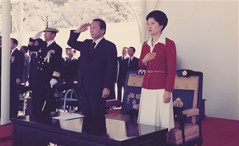 朴槿惠年轻时的样子,朴槿惠小时候照片曝光