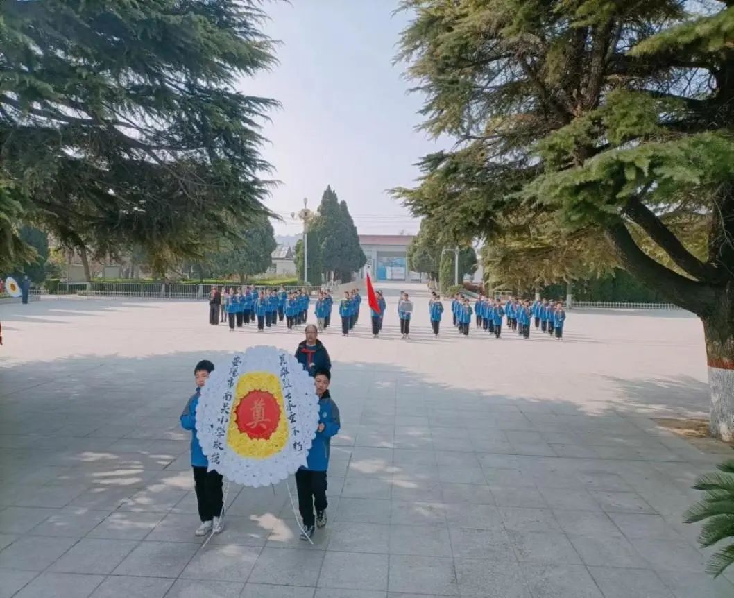 小学缅怀革命先烈主题活动,育才小学开展缅怀先烈