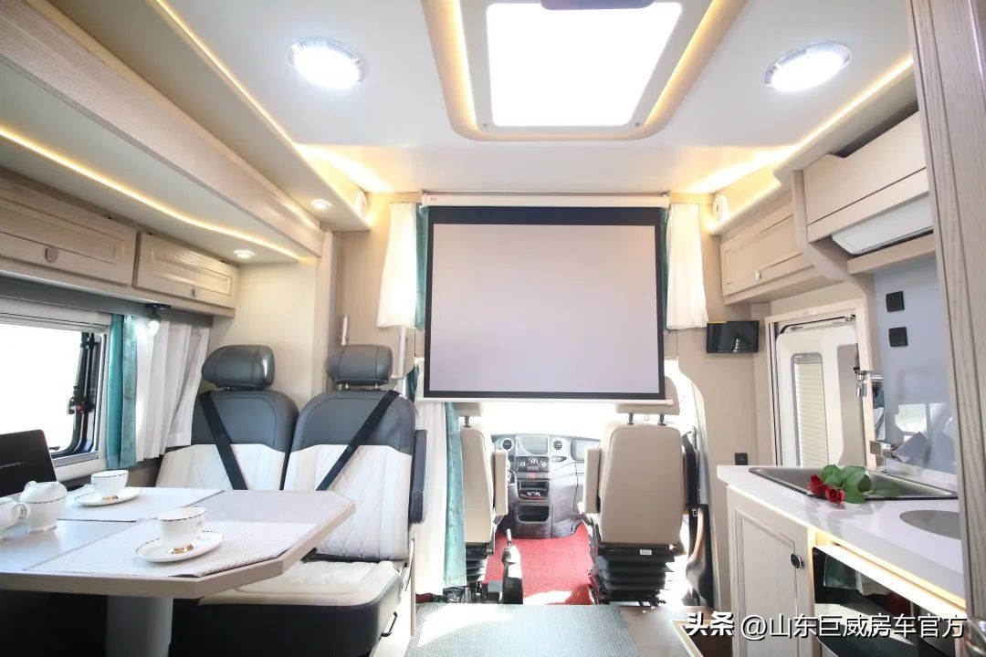 178万依维柯双拓展房车,依维柯b型房车