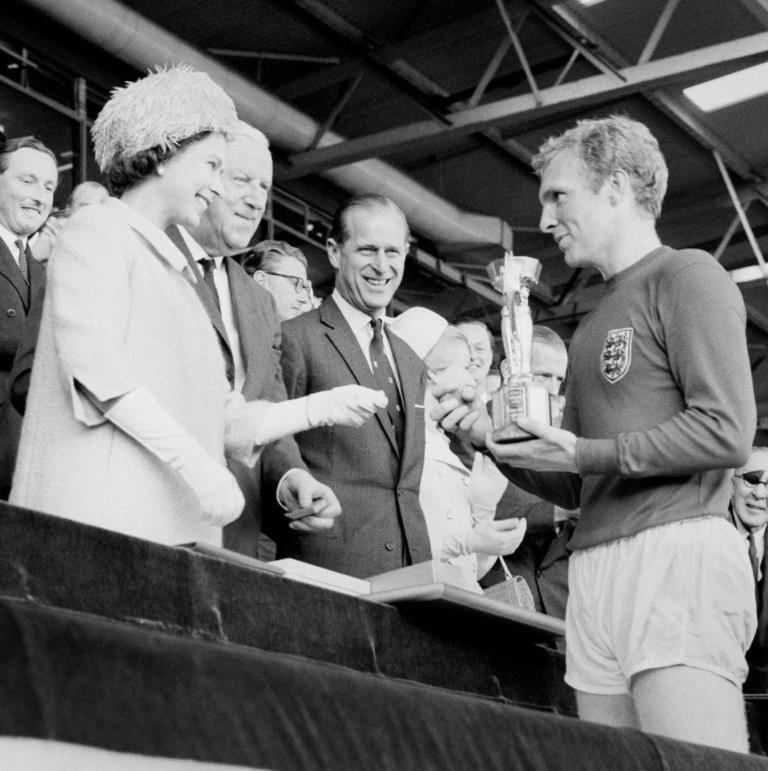 九十六张照片回顾英国女王的一生 (96张图看完英国女王的一生)