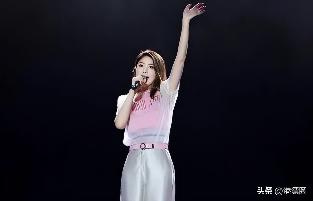 后台太硬，没人敢*规则潜**的女星