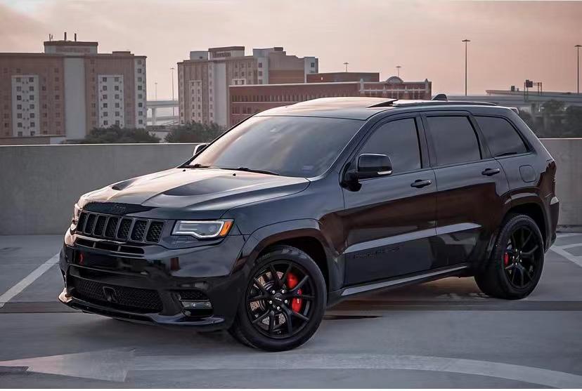 最新大切诺基srt8,最新版大切诺基srt8