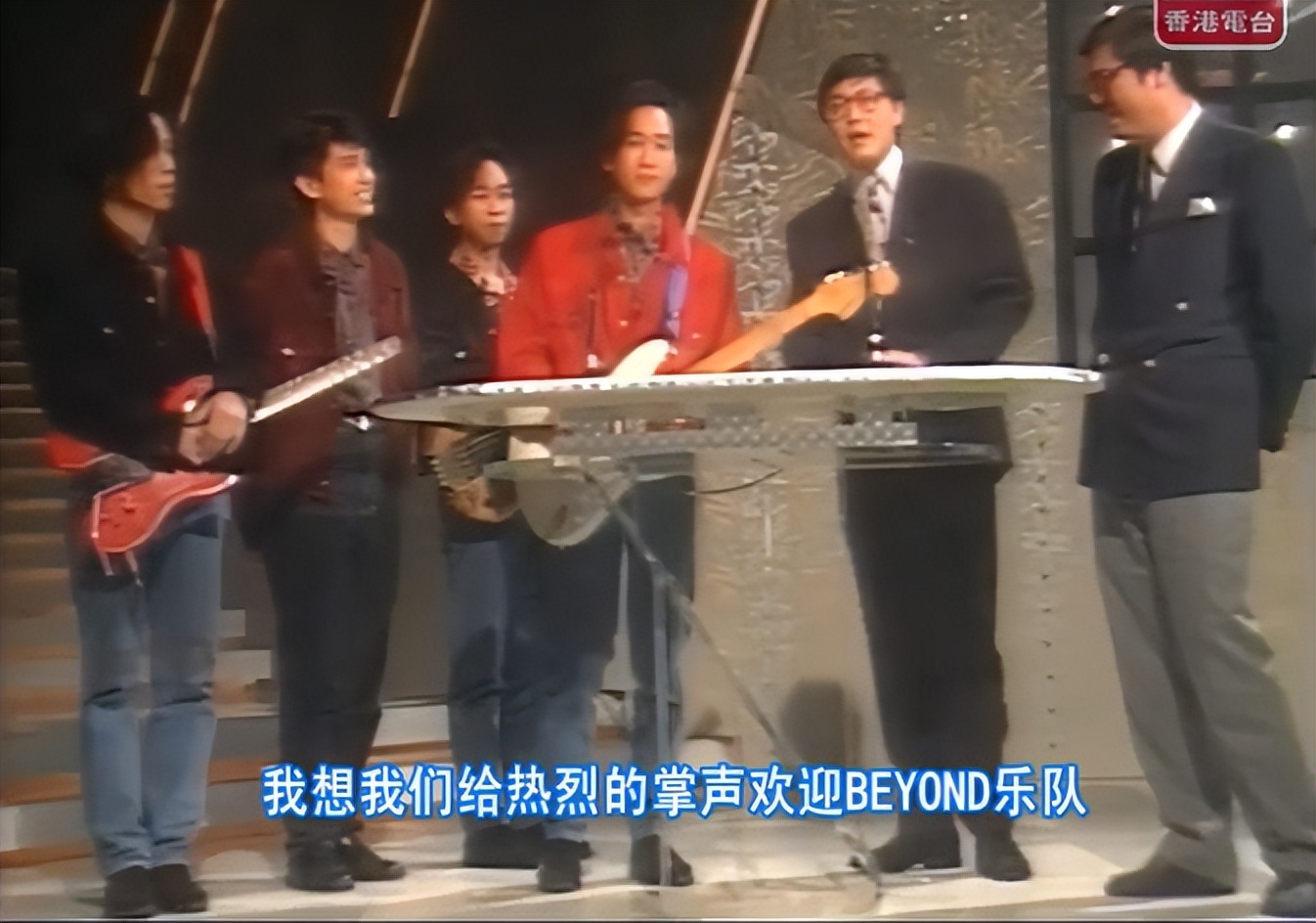 黄家驹去世后beyond演唱海阔天空,黄家驹从再见理想到海阔天空