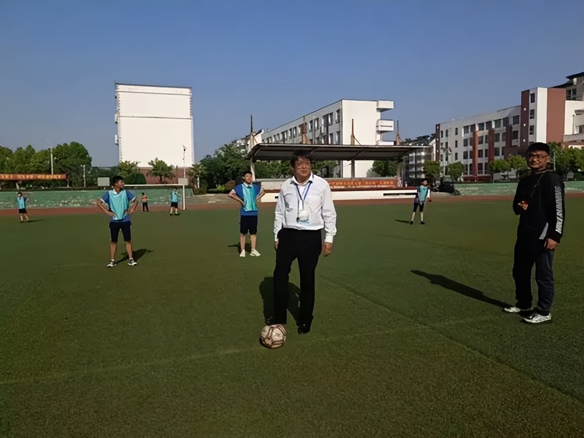 第四十二中学湖畔分校第九届“信心杯”校园足球联赛完美收官