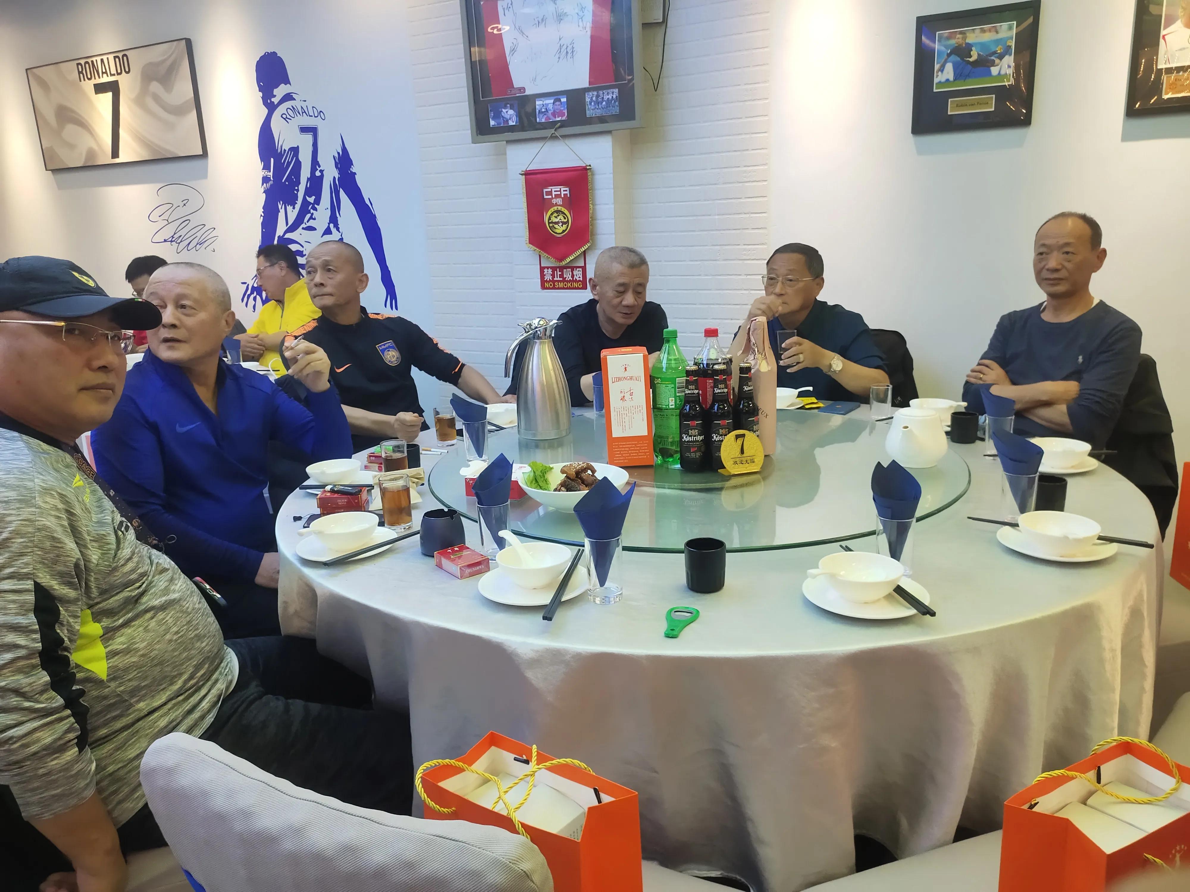 上海申花李中华,老上海足球队李中华