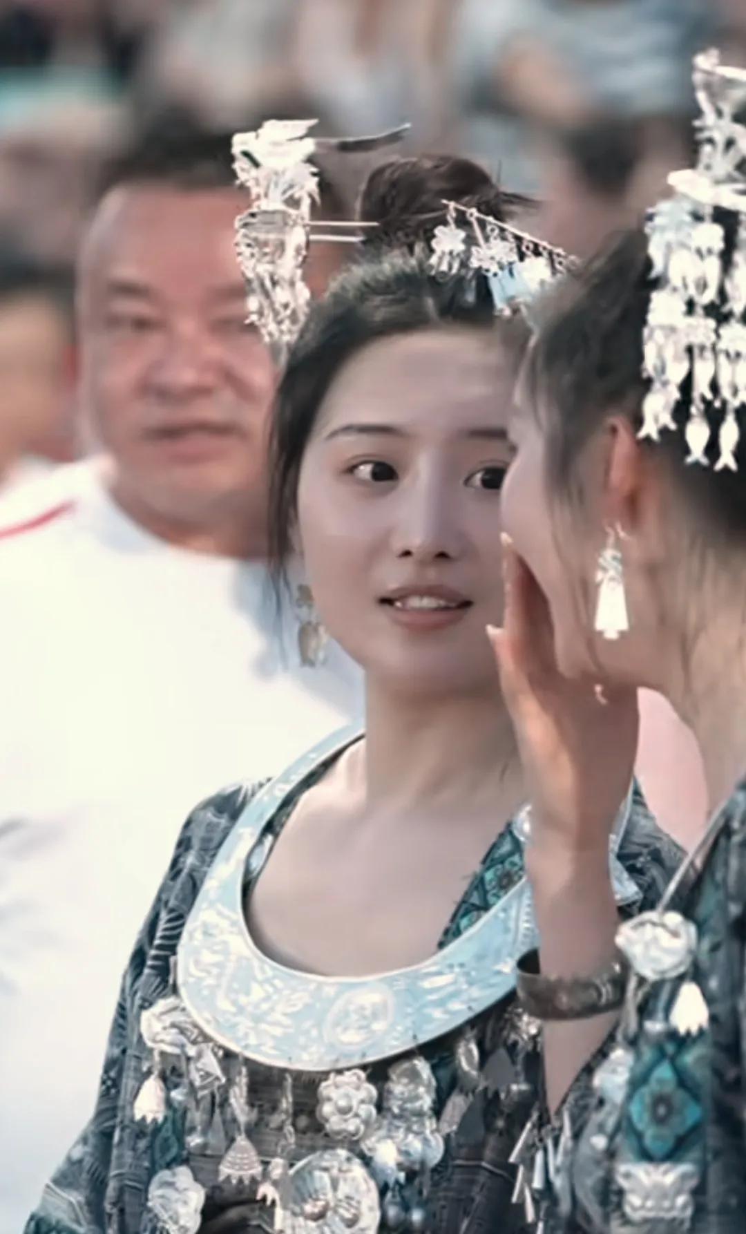 村超少数民族时装秀完整版,村超上演民族服装秀