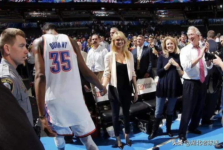 小球会有明星老板！杜兰特女神和帕克前妻投资，厄齐尔也参股