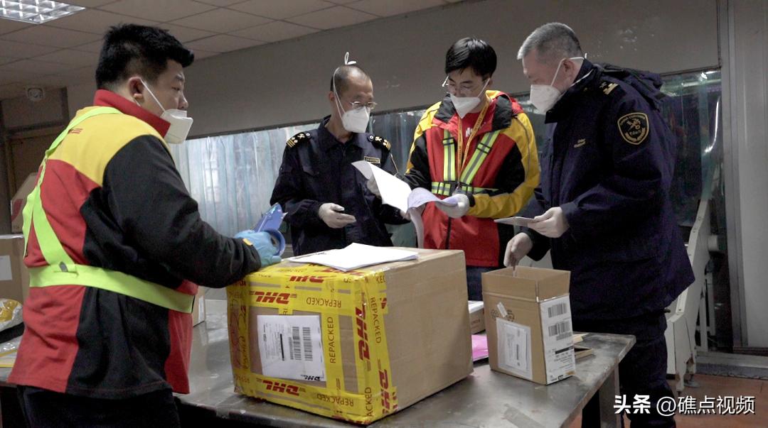 伪装的“*麻大**”现身大连机场