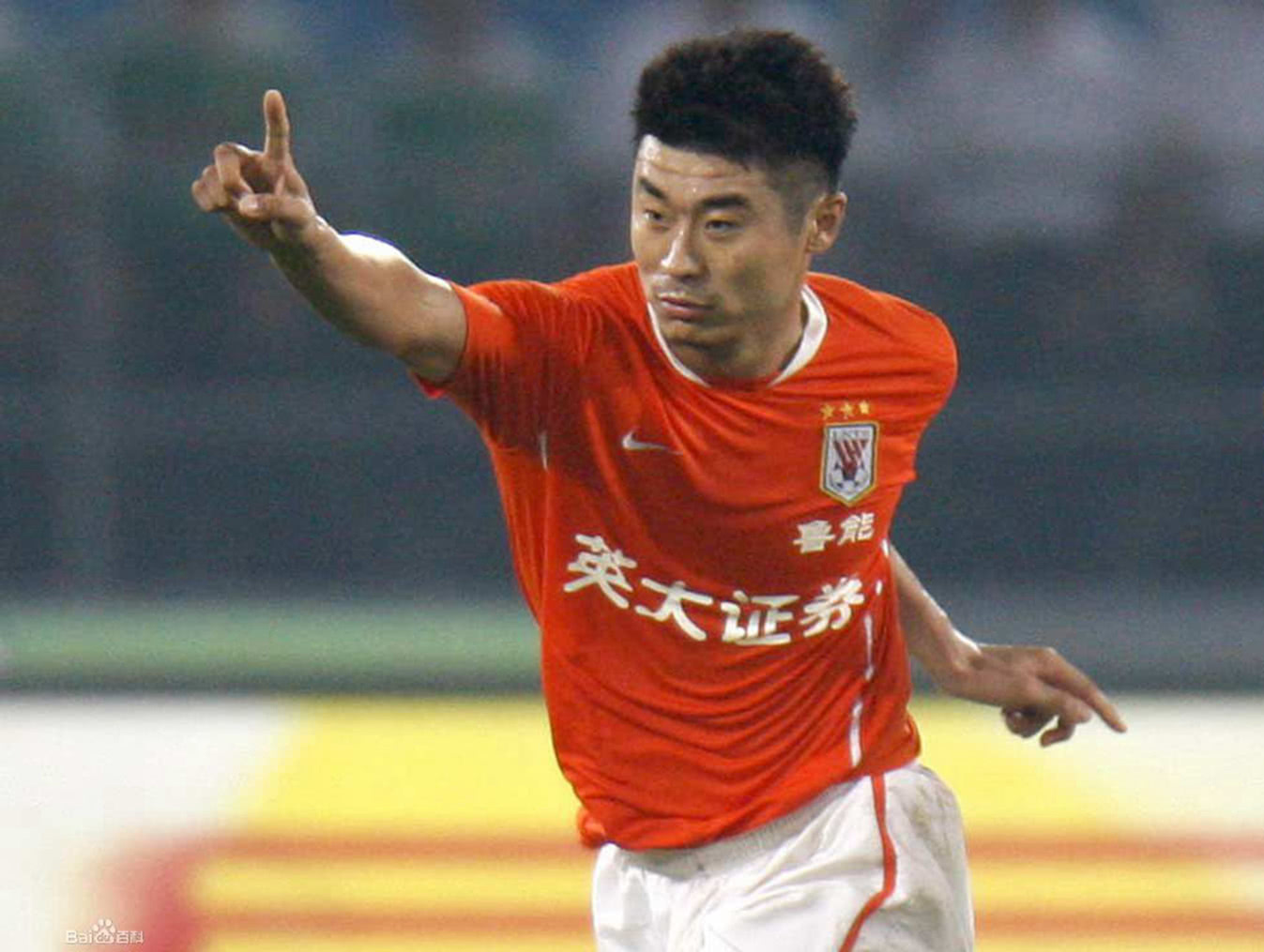 齐鲁雄师:盘点山东足球历史最佳11人,身材高大,头球优势明显