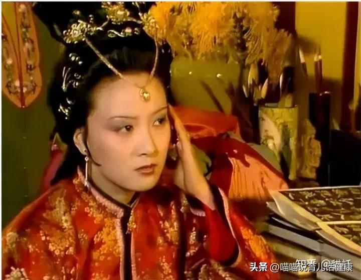 为什么王熙凤会得血崩之症,王熙凤得血崩时多少岁