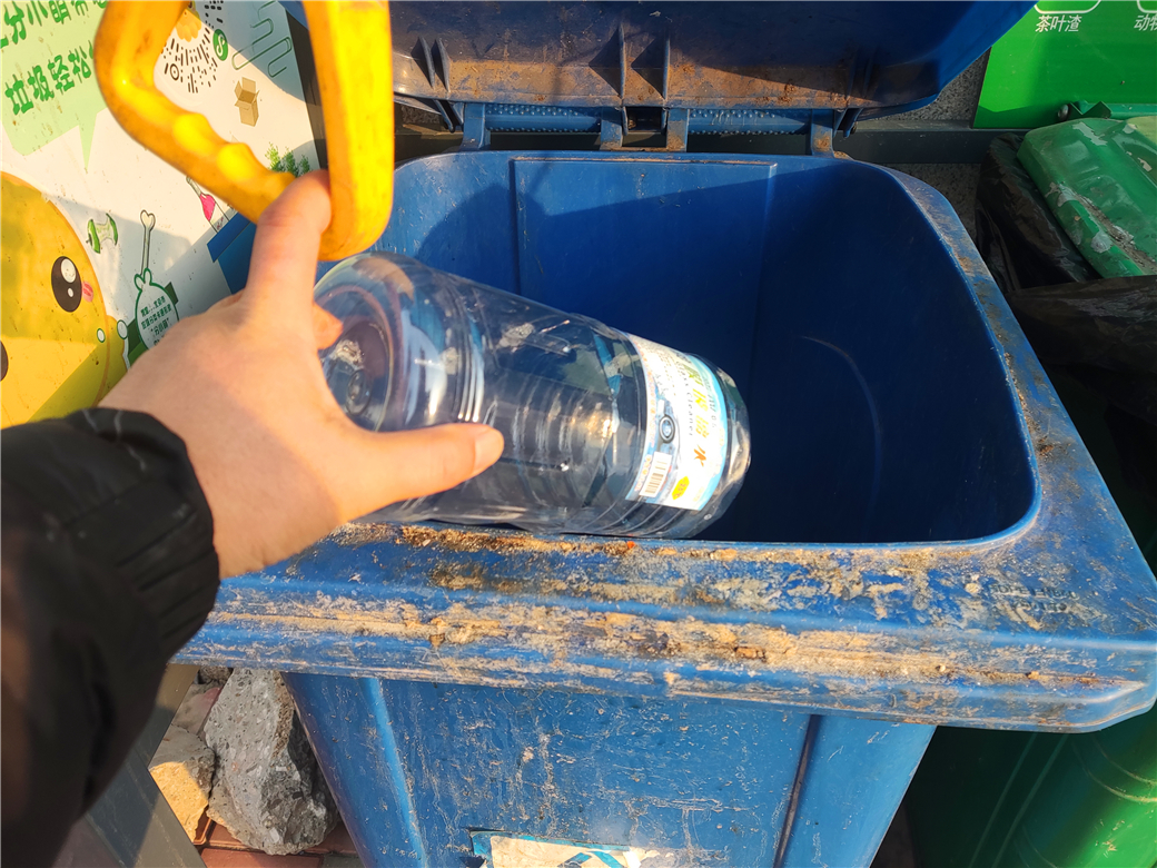 大众车添加玻璃水,汽车玻璃水添加教程