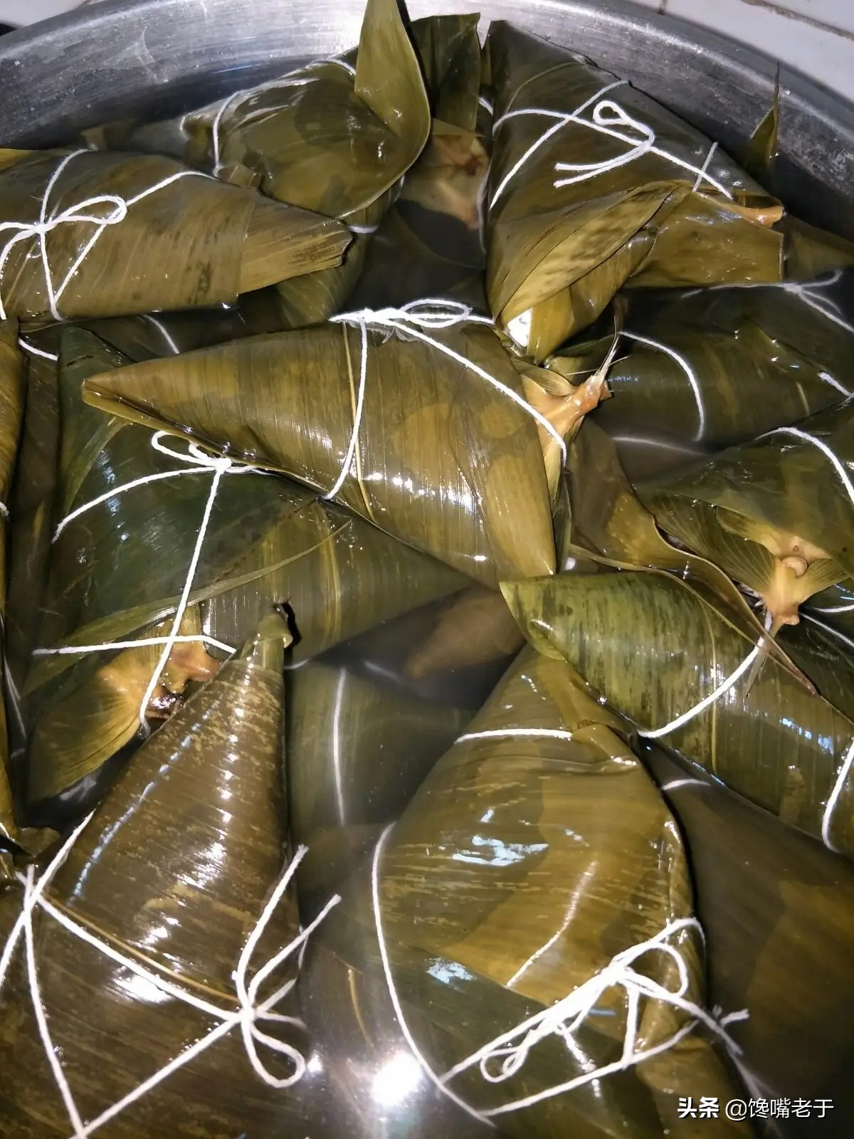煮粽子时热水下锅还是冷水下锅,煮粽子冷水下锅还是热水下锅好
