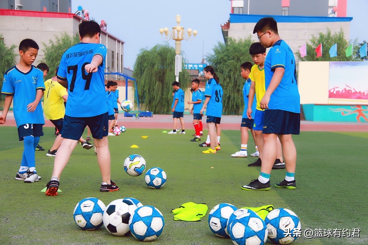 中国男足u15最近比赛,球员殴打裁判