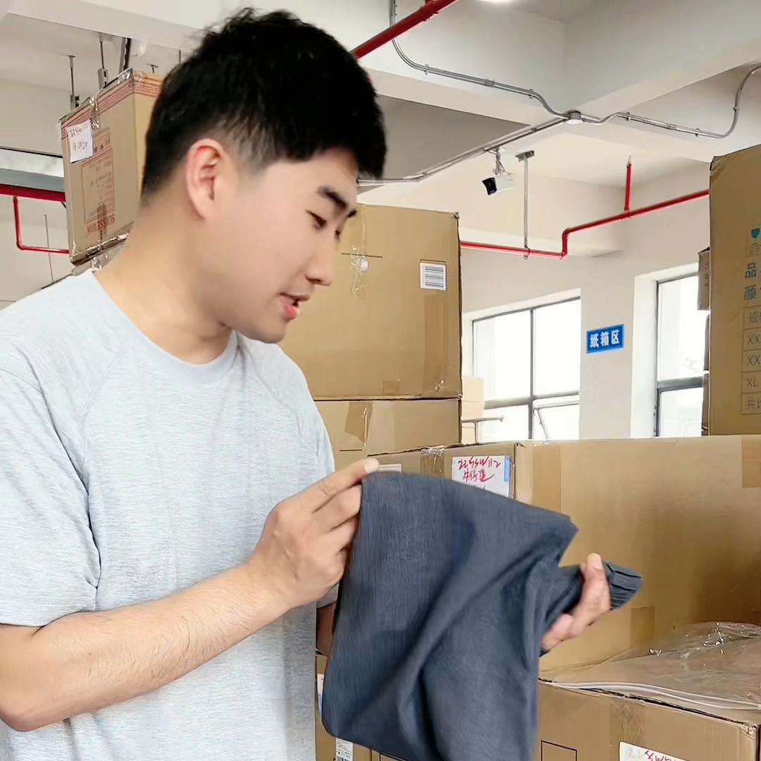 还有人不信在我直播间，100块可以从头到脚买两套衣服，...