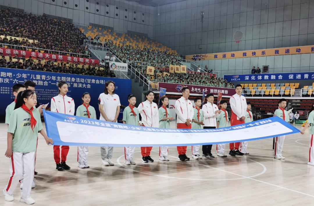 奥运冠军夺冠儿童,奥运冠军与小亮