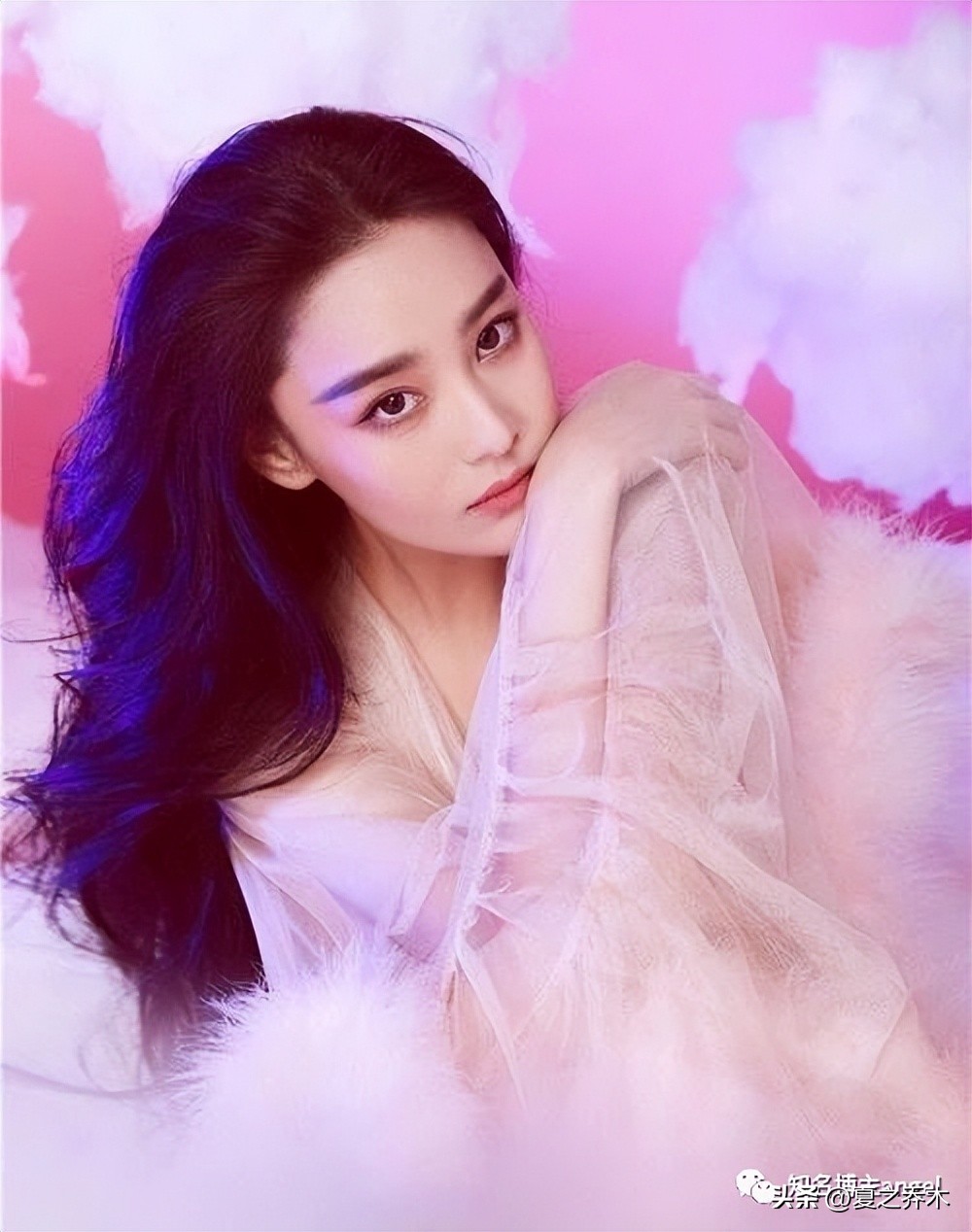 张馨予黑色紧身衣搭配,张馨予露腰照片