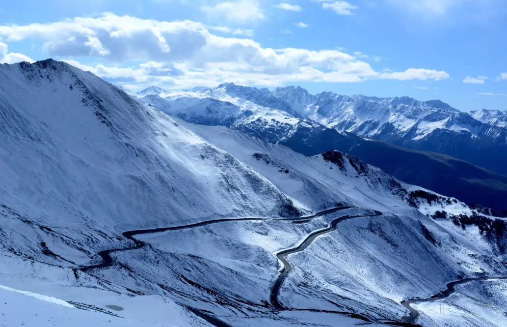 夹金山雪山现在还有积雪吗,中国红军翻越的第一座雪山