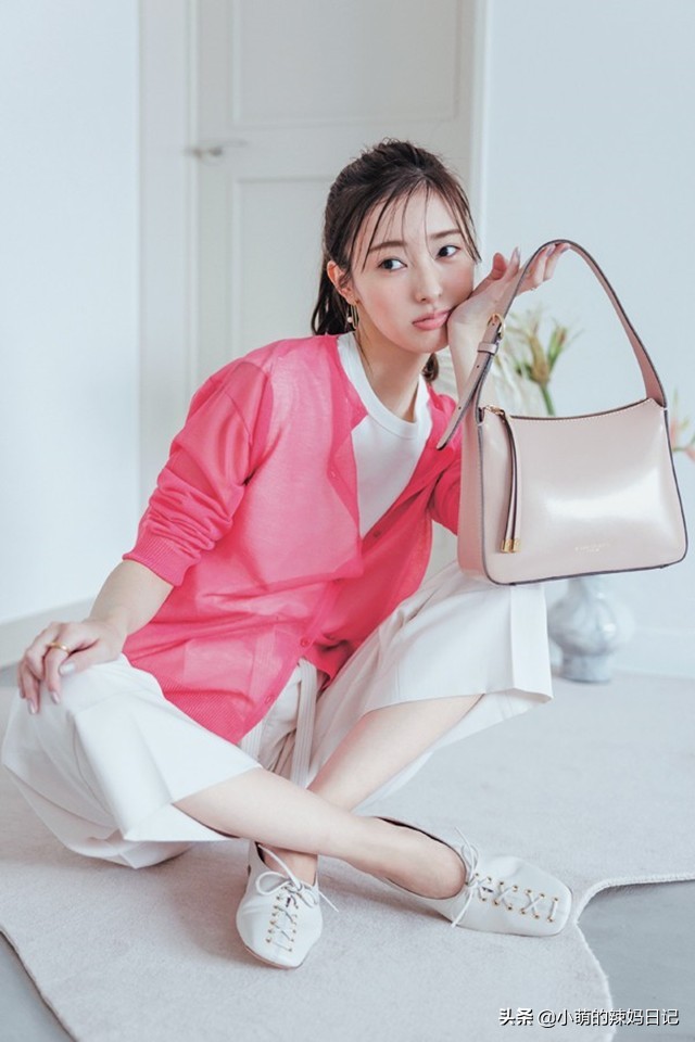 爆款白裤子显瘦,什么样的白裤子显瘦