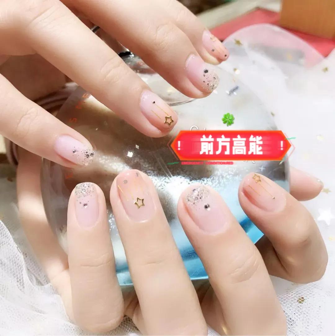 简单又纯又欲的美甲图文,不俗气简单又好看的美甲