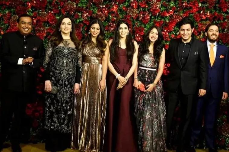 印度富豪妻子鼻环价值3亿,印度首富给妻子的手机壳