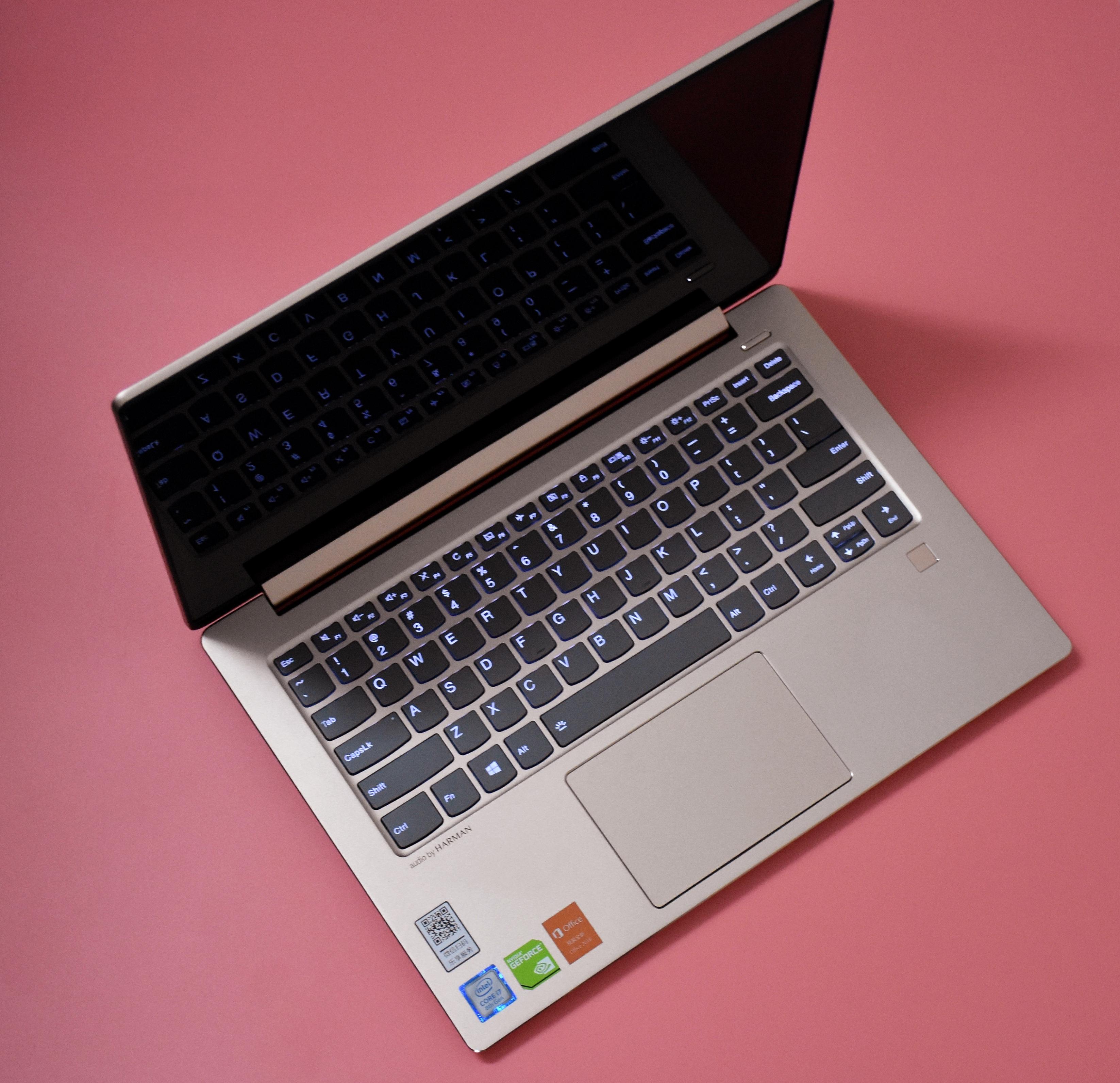 新手入门笔记本电脑推荐游戏本,轻薄本和游戏本哪个更适合大学生