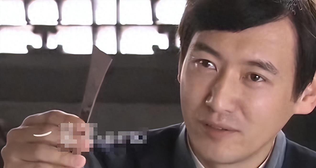 胸罩*点露**，花式泳衣，这些辣眼睛的操作，导演肚子里没一点墨水吗