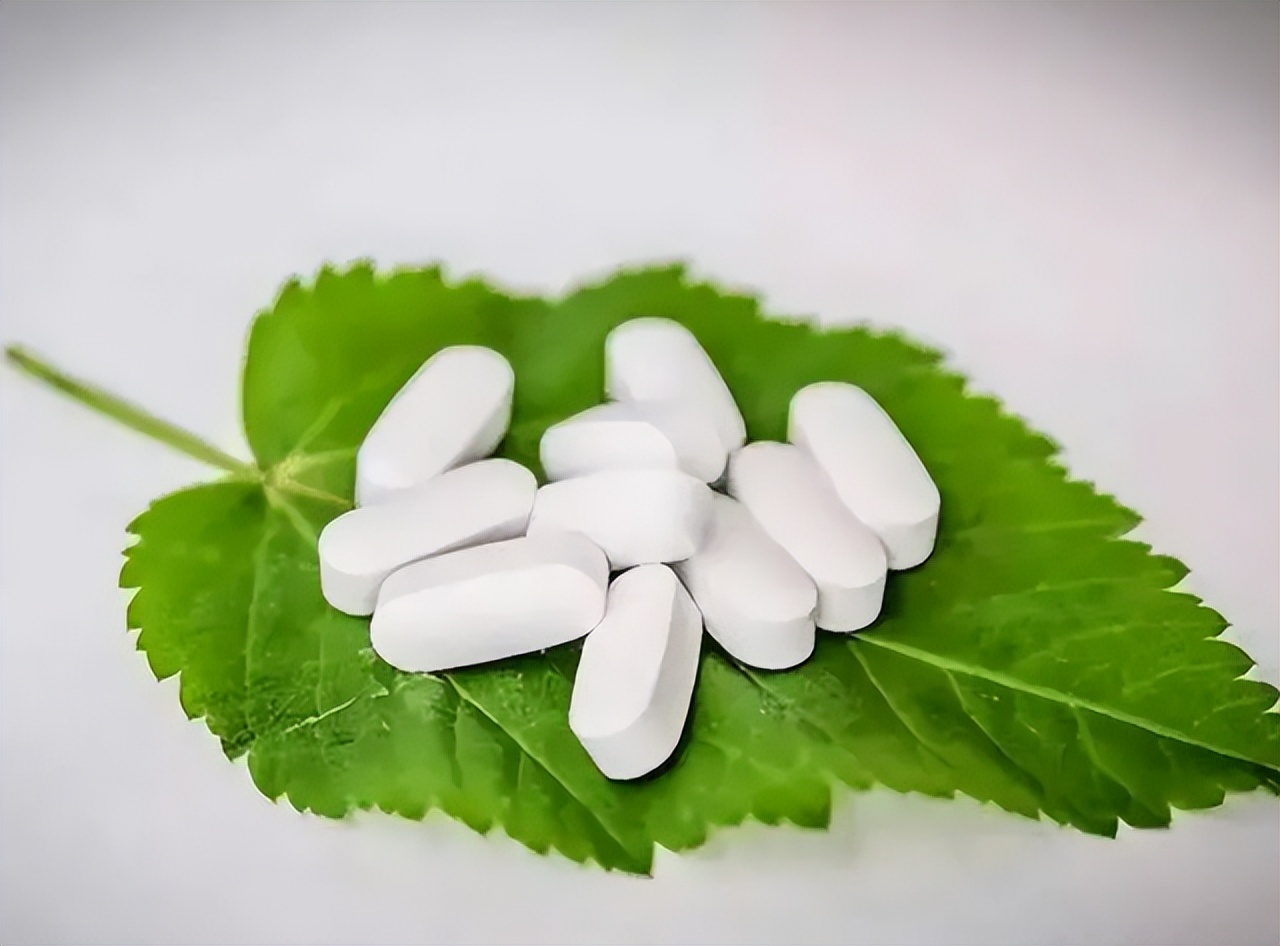 女性每天服用一片叶酸有什么好处,更年期女性能长期吃叶酸和钙片吗