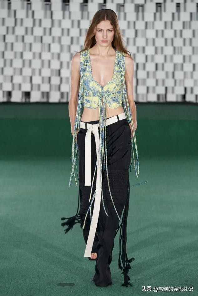 无意间火了的裤子,突然爆火的黑色裤装