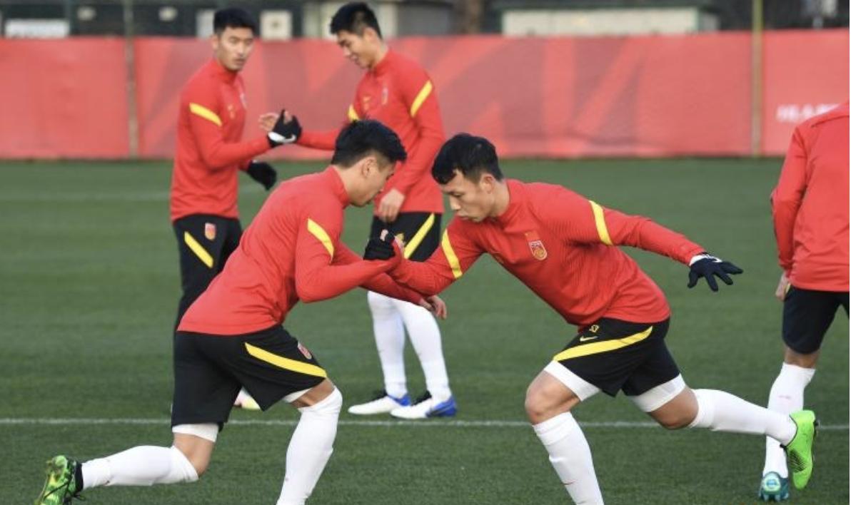 采用魔鬼训练方法刻苦训练的国足,国足训练的一天