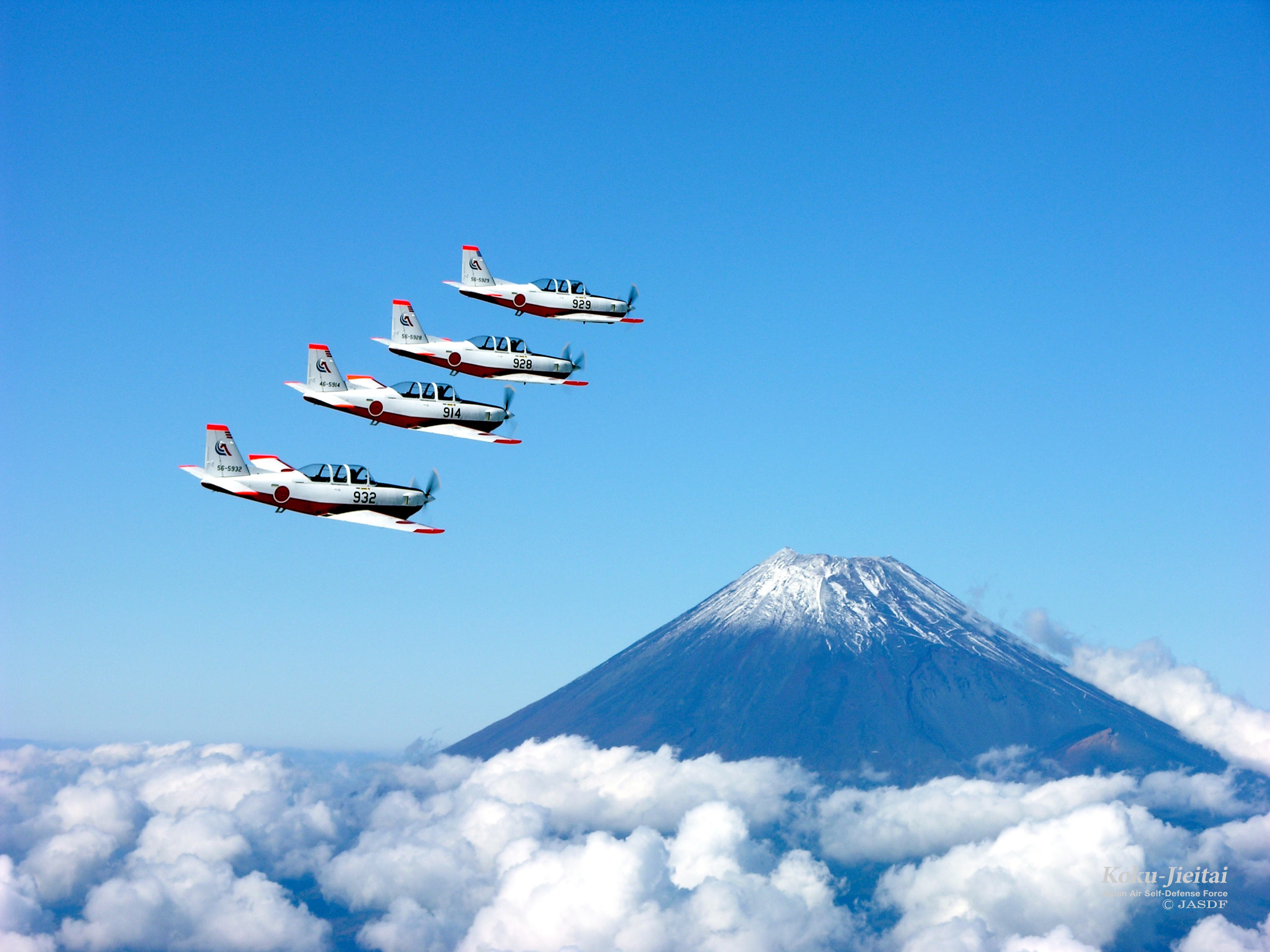 日本空中自卫队战斗机训练视频,日本富士直升机