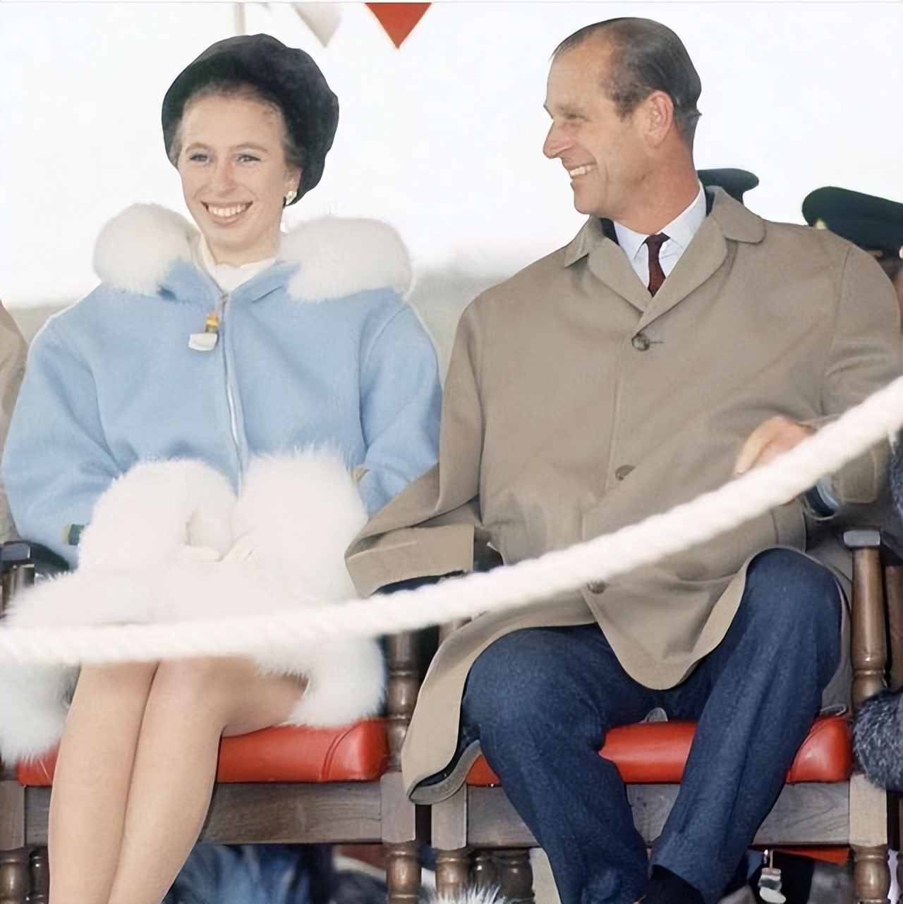 查尔斯和安妮公主兄妹情深,安妮公主和菲利普亲王小时候